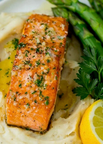 Grilled Salmon (6 oz) w/ asparagus & mashed potatoes